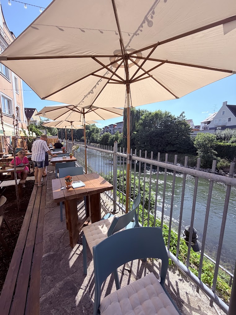 Inside Thyme – Café des Fleurs