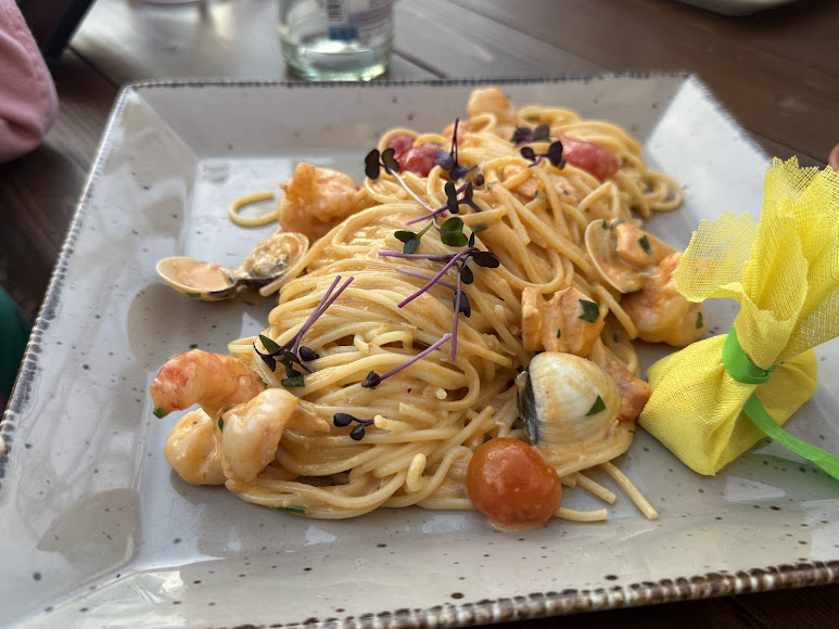 Thyme – Café des Fleurs interior
